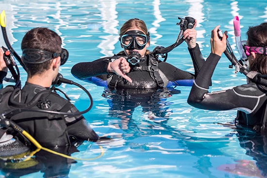 Capacitación de buceo con SCUBA